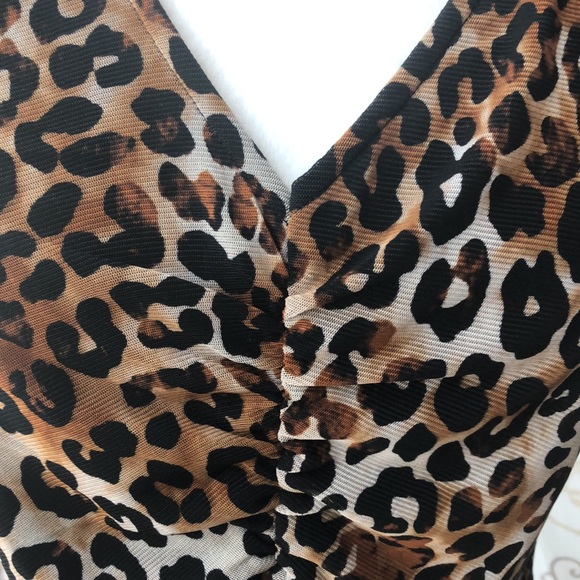 Nine West small short sleeve leopard ruched top - Picture 3 of 5